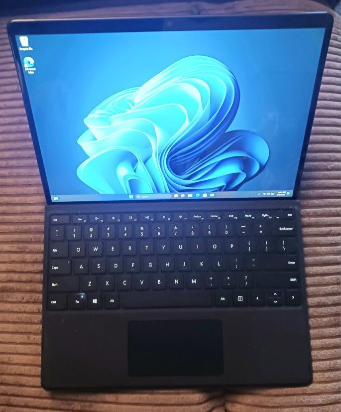 Microsoft Surface PRO 8 12.3" 2880x1920 Intel Core i5-1135G7 8 GB RAM 256 GB SSD Intel Iris Xe Graphics Windows 11