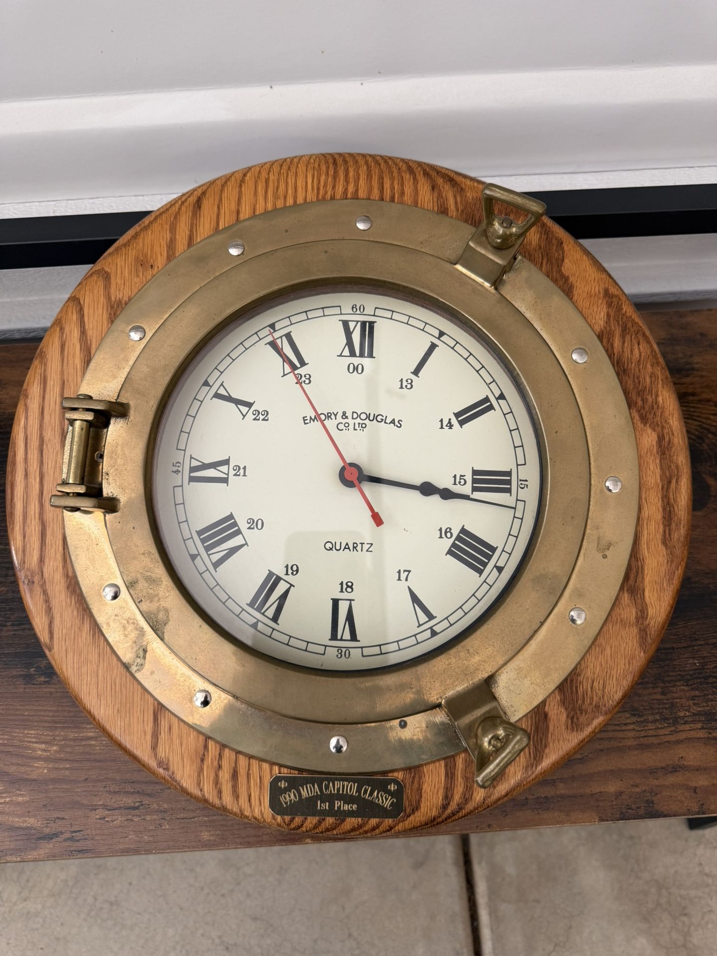 Vintage Emory & Douglas Gold & Oak Nautical Ship Porthole Wall Clock works great!