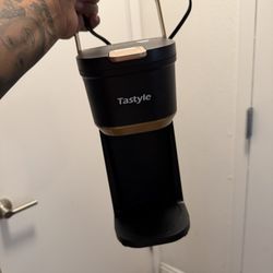 Compact Single-Cup Coffee Brewer