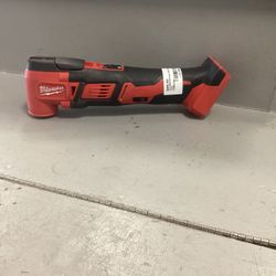 Milwaukee (2626-20) Multi Tool (tool only) 