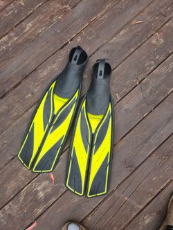 Atomic Aquatic Full foot split Fins (high performance) diving fins