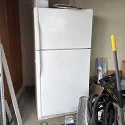 Refrigerator kenmore *as is