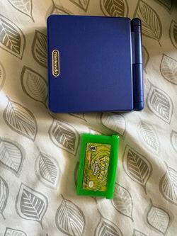 Gameboy SP with Pokémon Leafgreen