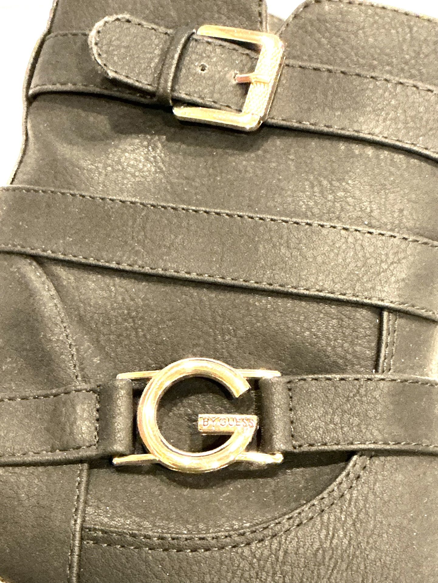 GUESS Women’s Black Leather Ankle Boots Sz 9.5