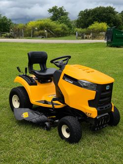 Cub Cadet Riding Mower, Low hours