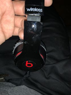 Beats solo wireless headphones