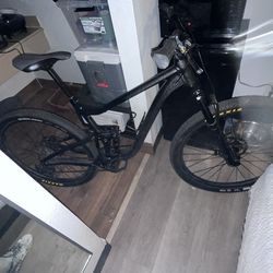 Giant Full Fox Suspension Mountain Bike