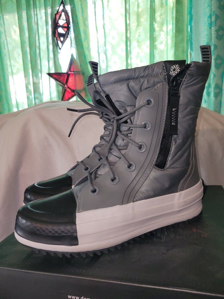 MC BOOT X-HI Womens 6.5 Converse  Snow Boot. 