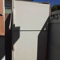 REFRIGERATOR  KENMORE