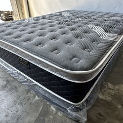 12 Queen  Oasis Thermo Pillow Top Mattress And Boxspring 