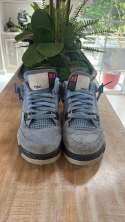 VERY USED Size 6y- Jordan 4 Retro Mid University Blue READ DISC