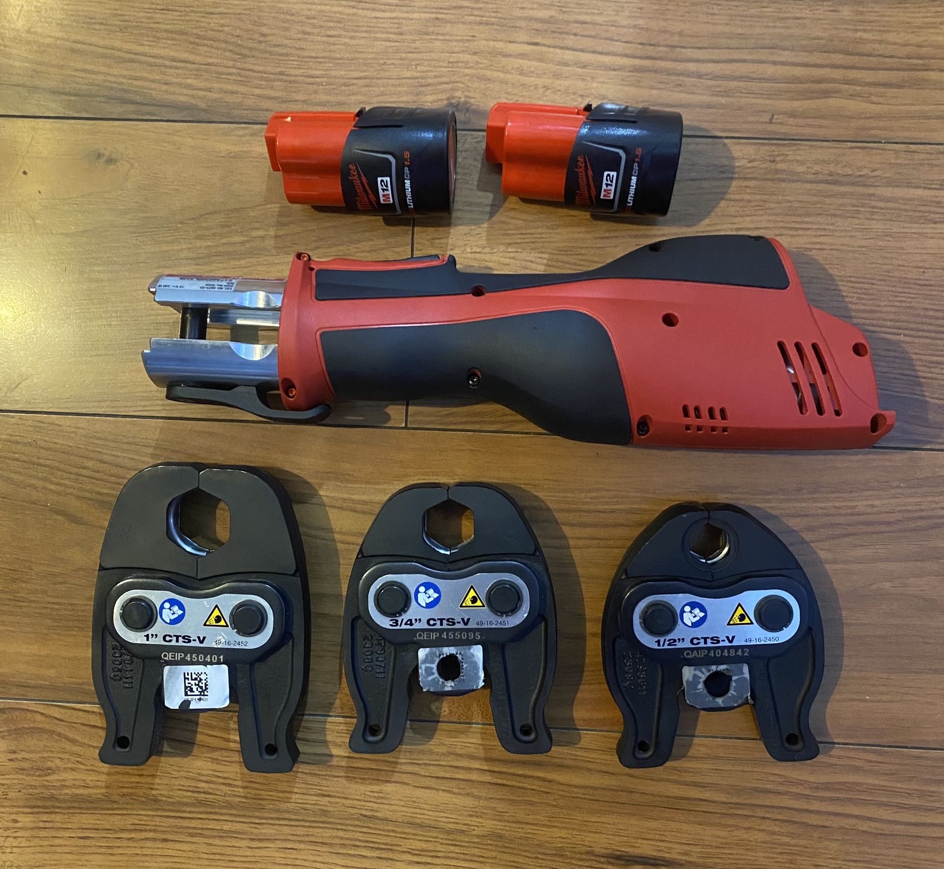 Milwaukee M12 12V Lithium Ion FORCE LOGIC Cordless Press Tool Kit (3) Jaws Included , (2) 1.5 Ah Batteries 