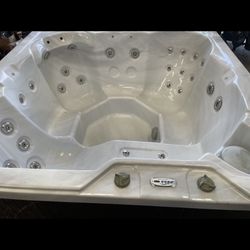Refurbished 6 Person Hudson Bay Hot Tub 
