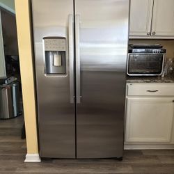 Ge profile Refrigerador Like New