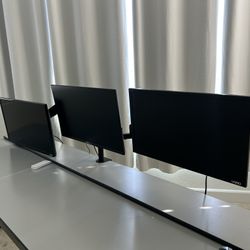 Triple Monitor Mount