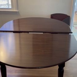 Williamsburg Dining Table and 5 Chairs 