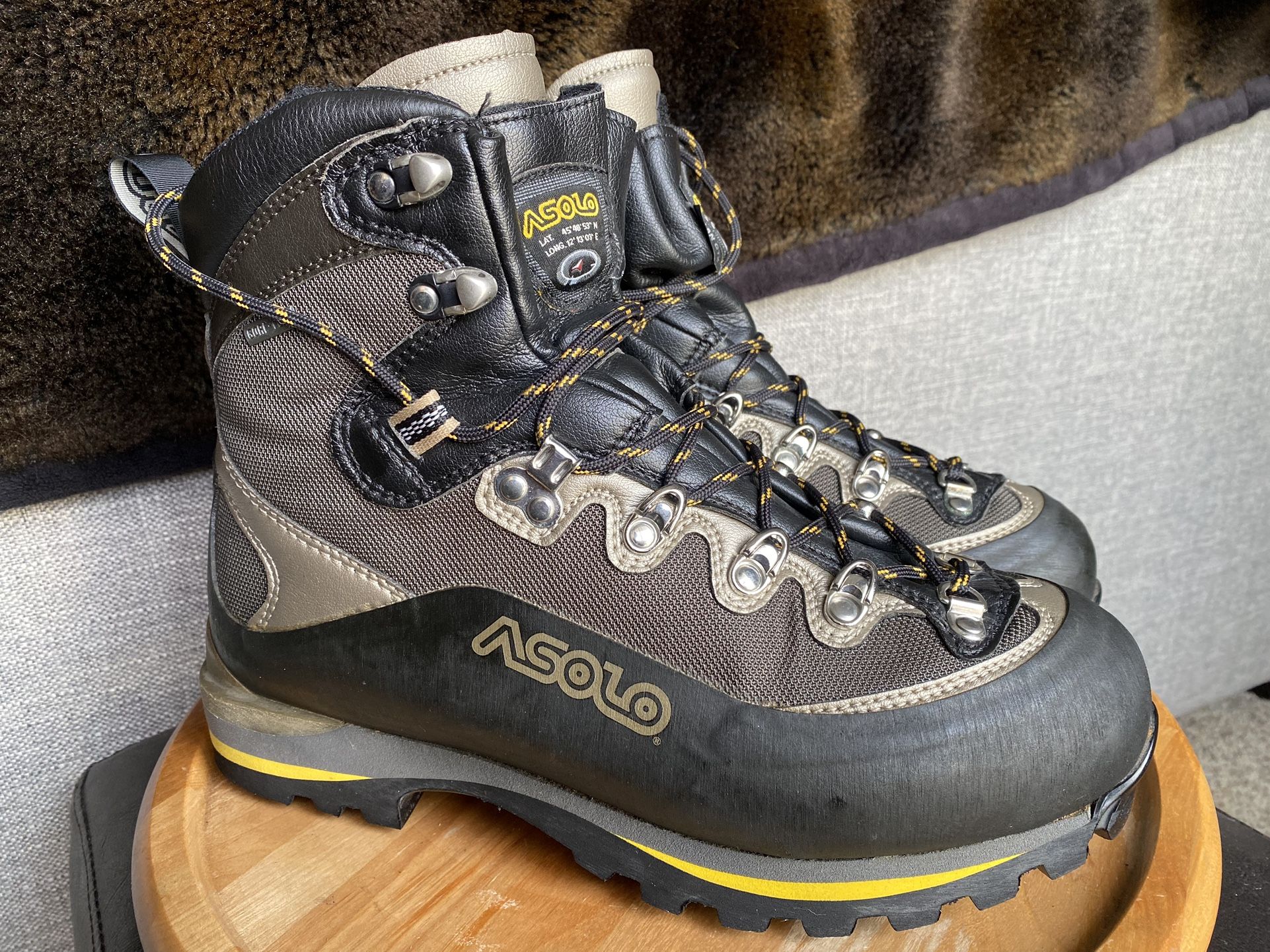 Asolo Titan GTX Gore-Tex Boots New Without Box US8.5 UK 8 EUR 42 Black Gray YLLW