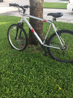 Diamondback Hardtail Aluminum Bicycle 27.5” Tires!