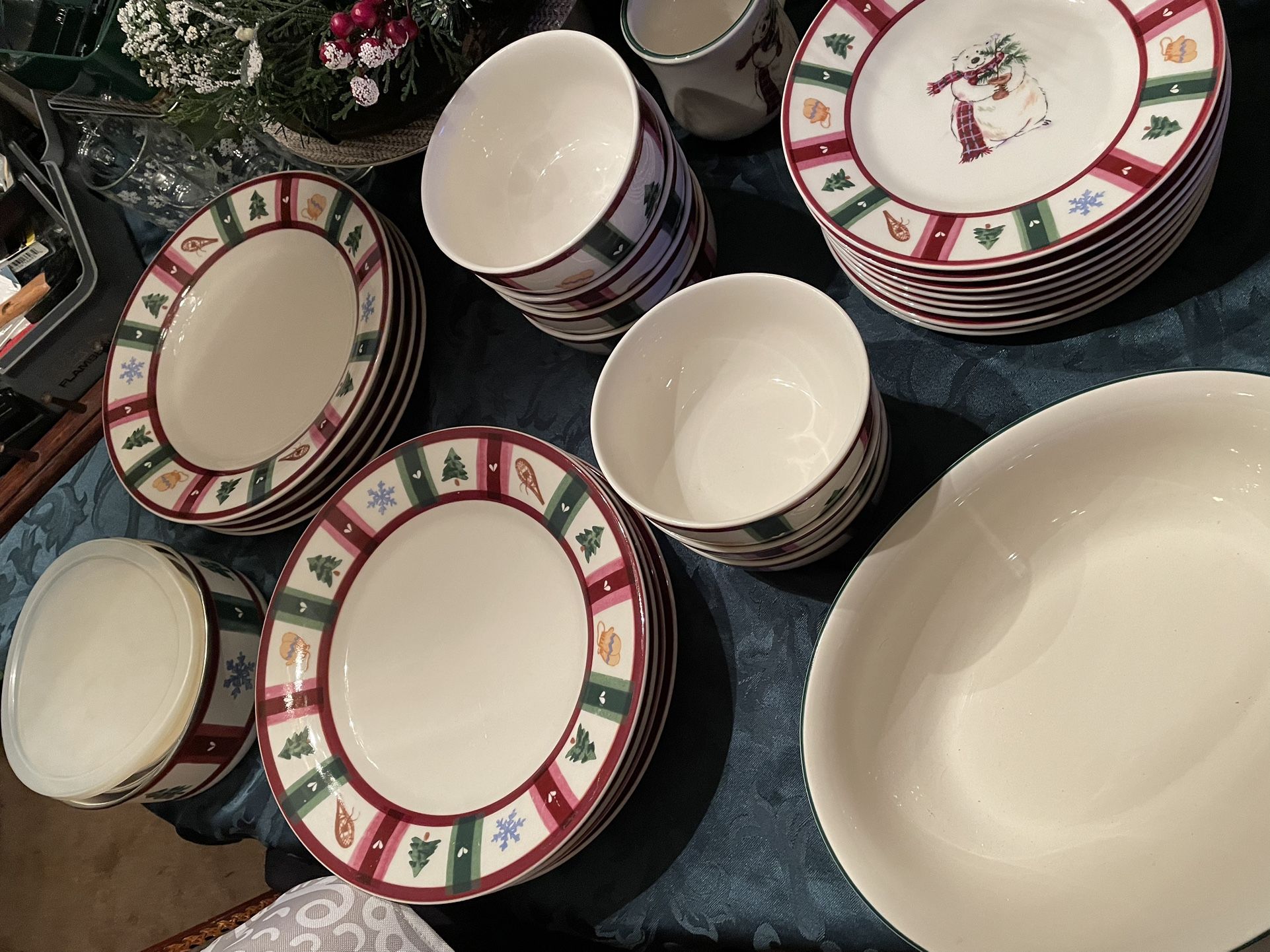 Dinnerware Set PFALTZGRAFF “Snow Bear” Holiday Salad Dinner Plates