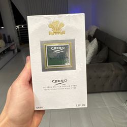 Perfumes nuevos en Sus cajas