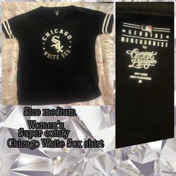 Size medium women’s Chicago White Sox shirt$12