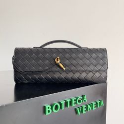 Intrecciato Leather Black Vanity Case Bag          22 x 12.5 x 5 cm