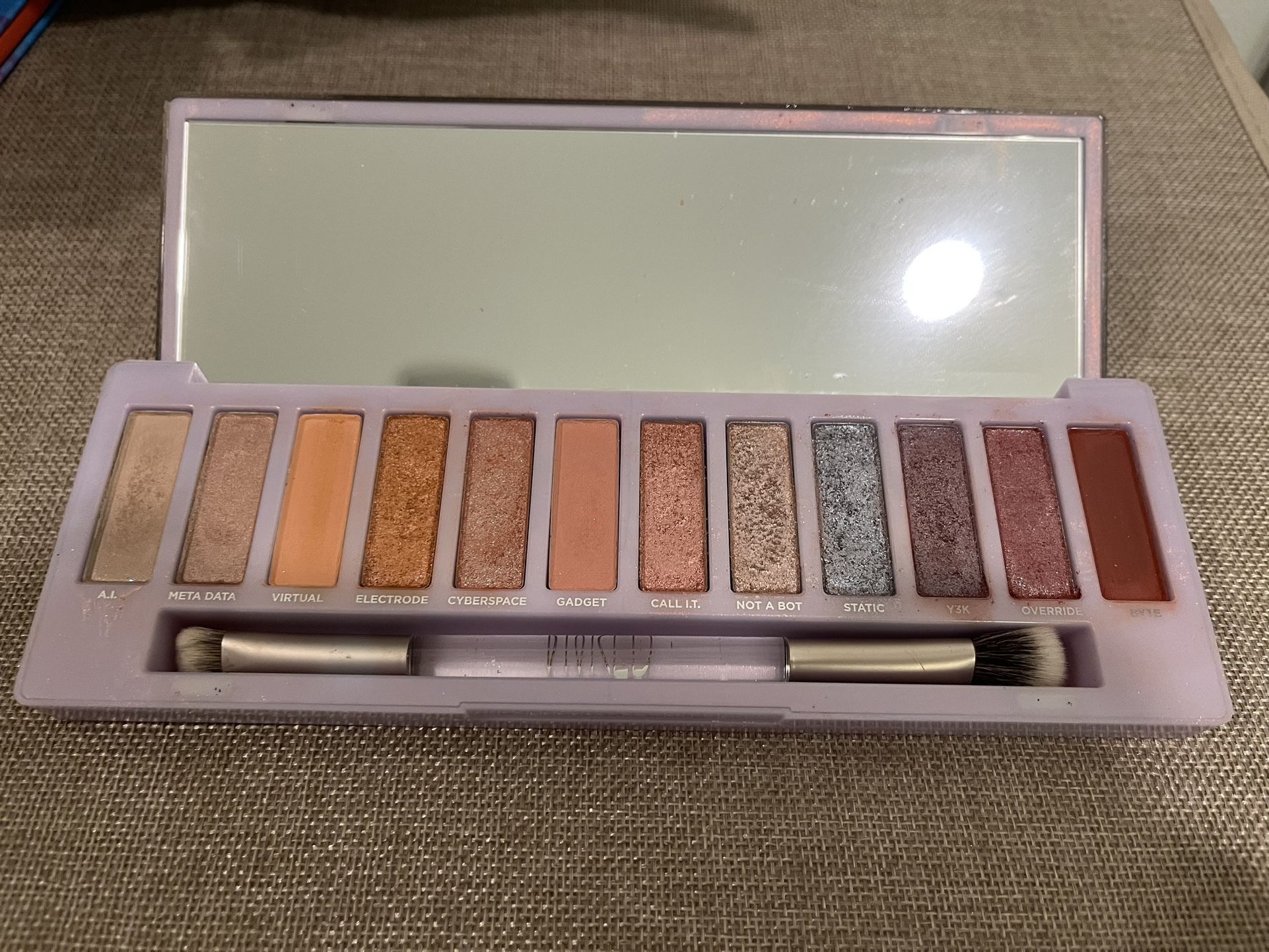 Naked eyeshadow pallet - cyber - Urban Decay