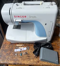 White SINGER Simple 3116 Sewing And Quilting Machine Sewing Excellent