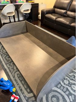 Nugget couch platform