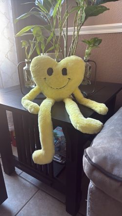 Smoochy Pals Yellow Heart Smiley Face Plush Toy