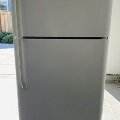 Moving sale! Frigidaire Fridge/Freezer 