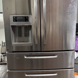 Refrigerator On Good Condition 