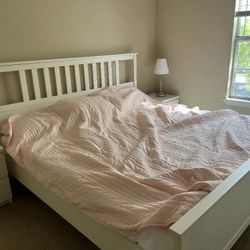 *Title:*  
*White King Bed Frame + 2 Nightstands – Great Condition!*

*Description:*  
Selling a modern white king-size bed frame with slatted headboa