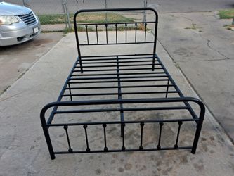 Universal full Size bed frame only 🙌