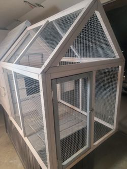 Large chicken coop good for 6 chicken may be more