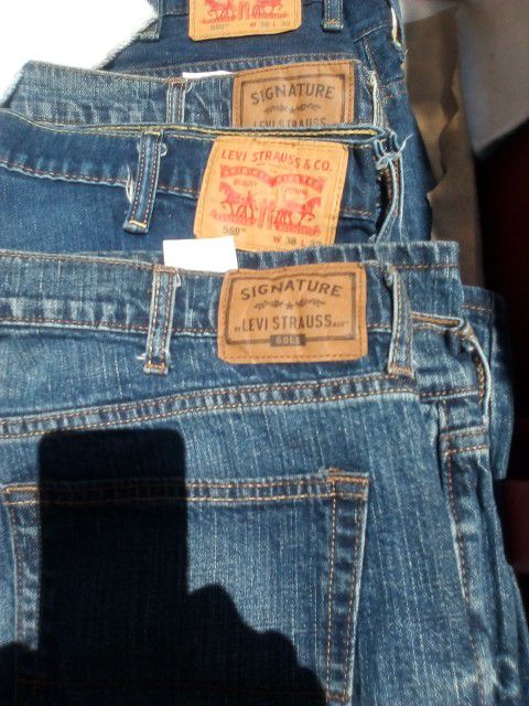 7 Pairs Of men's Levis In Excellent Condition All For 40