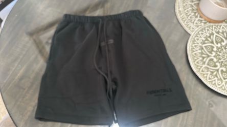 Black essential shorts