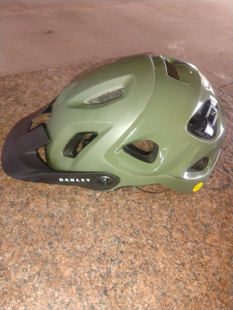 Oakley Mountain Bike Helmet