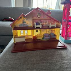 Foldable Small Doll House