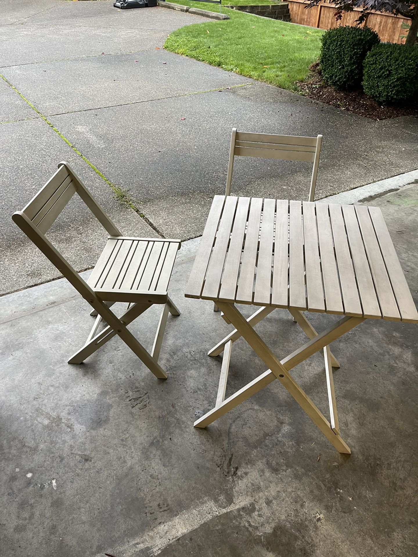 Wood patio set - Gray