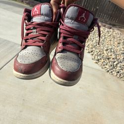 Air Jordan 1 Mid Burgundy/grey