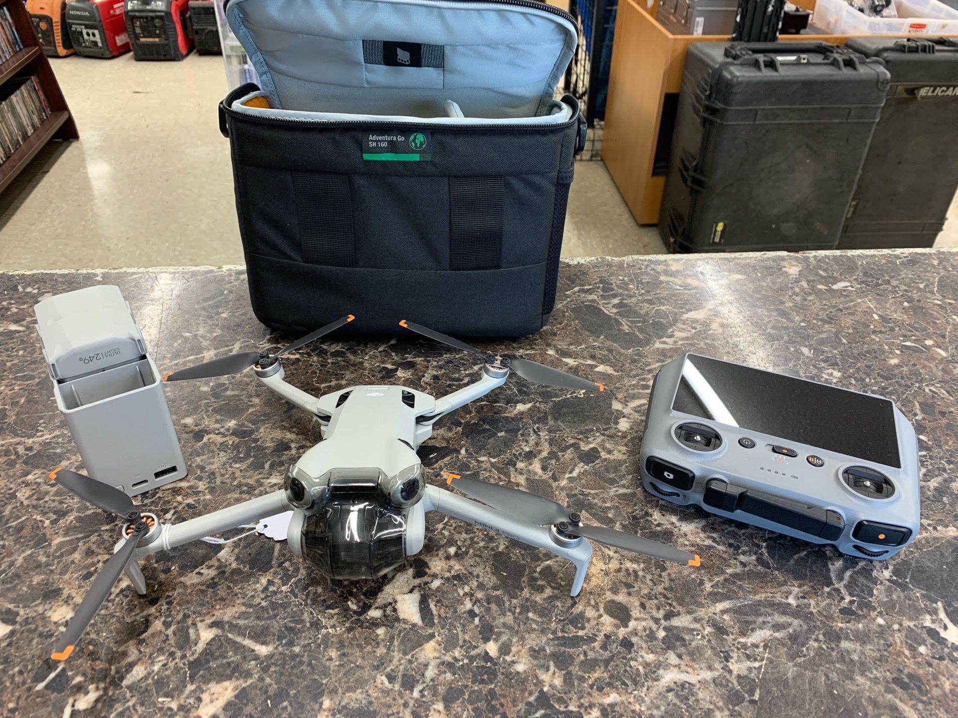 Dji mini 4 Pro quadcopter w/3 batteries /dji rc331 controller