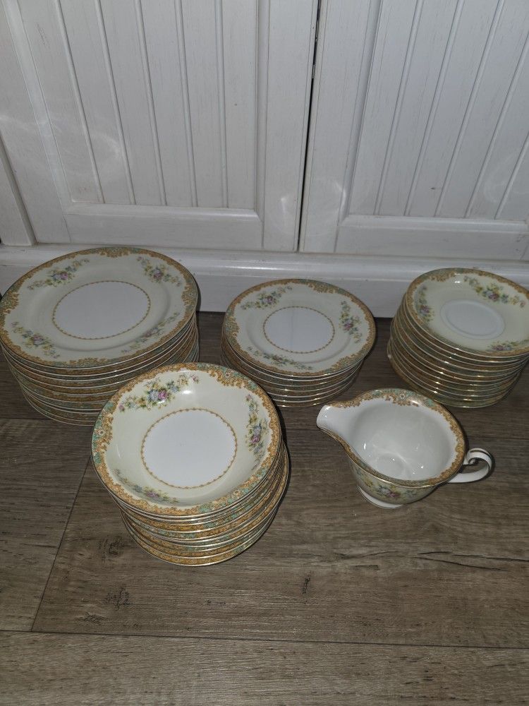 Vintage Set of 38 plates Yamaka Tajimi Occupied Japan
+ CREAMER