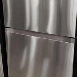 4 Year Old Samsung Refrigerator 