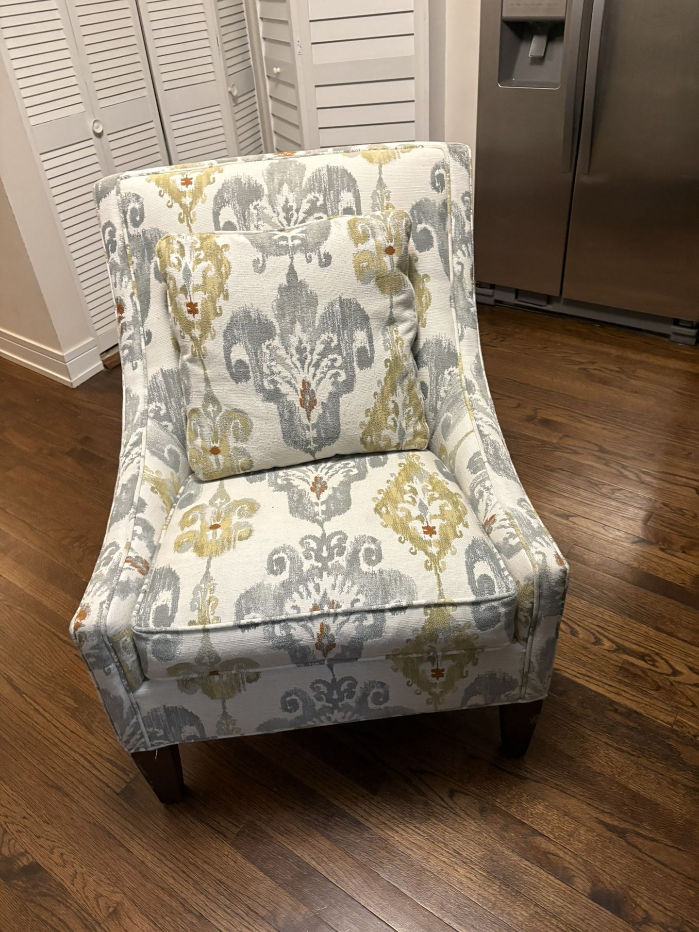 Elegant TOMS-PRICE Accent Chair β Great Condition