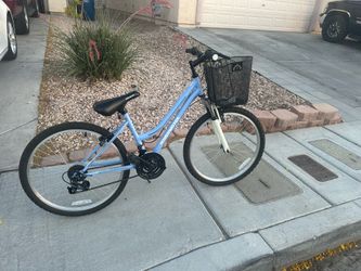 Baby blue roadmaster mountain bike