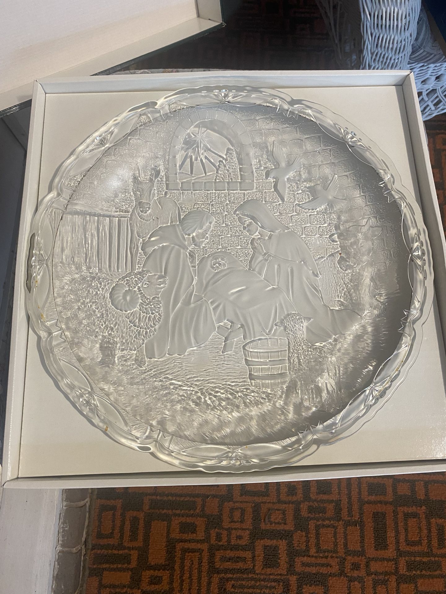 15.5” LARGE MIKASA CHRISTMAS NATIVITY SCENE Clear, Frosted GLASS SERVING PLATTER - Compare @$40+