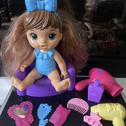 $15 Alive Sudsy Styling Baby Doll With Accessories In Great Condition 