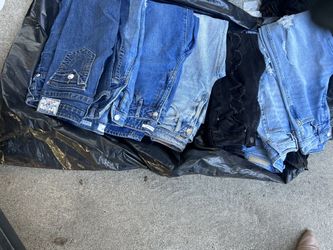 Pantalones Talla 27 $3 Cada Uno