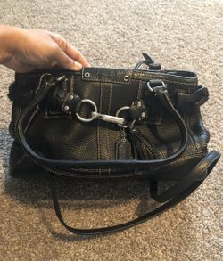 Coach hampton black pebbled leather shoulder bag